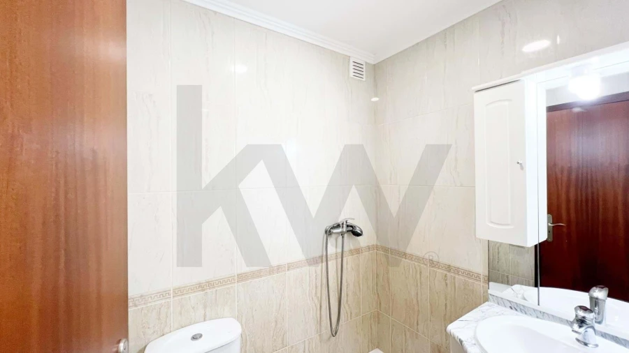 Apartamento T2 para Arrendamento férias em Estômbar e Parchal Foto 15