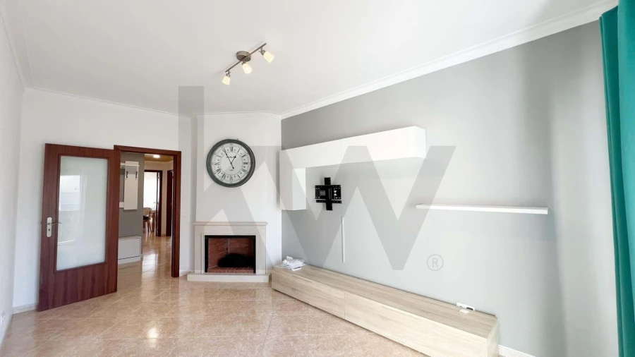 Apartamento T2 para Arrendamento férias em Estômbar e Parchal Foto 5