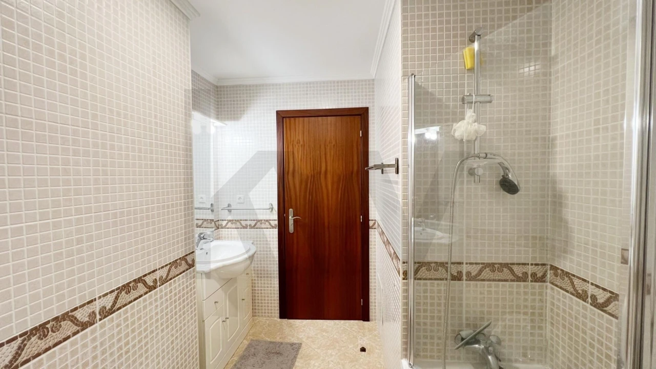 Apartamento T2 para Arrendamento férias em Estômbar e Parchal Foto 20