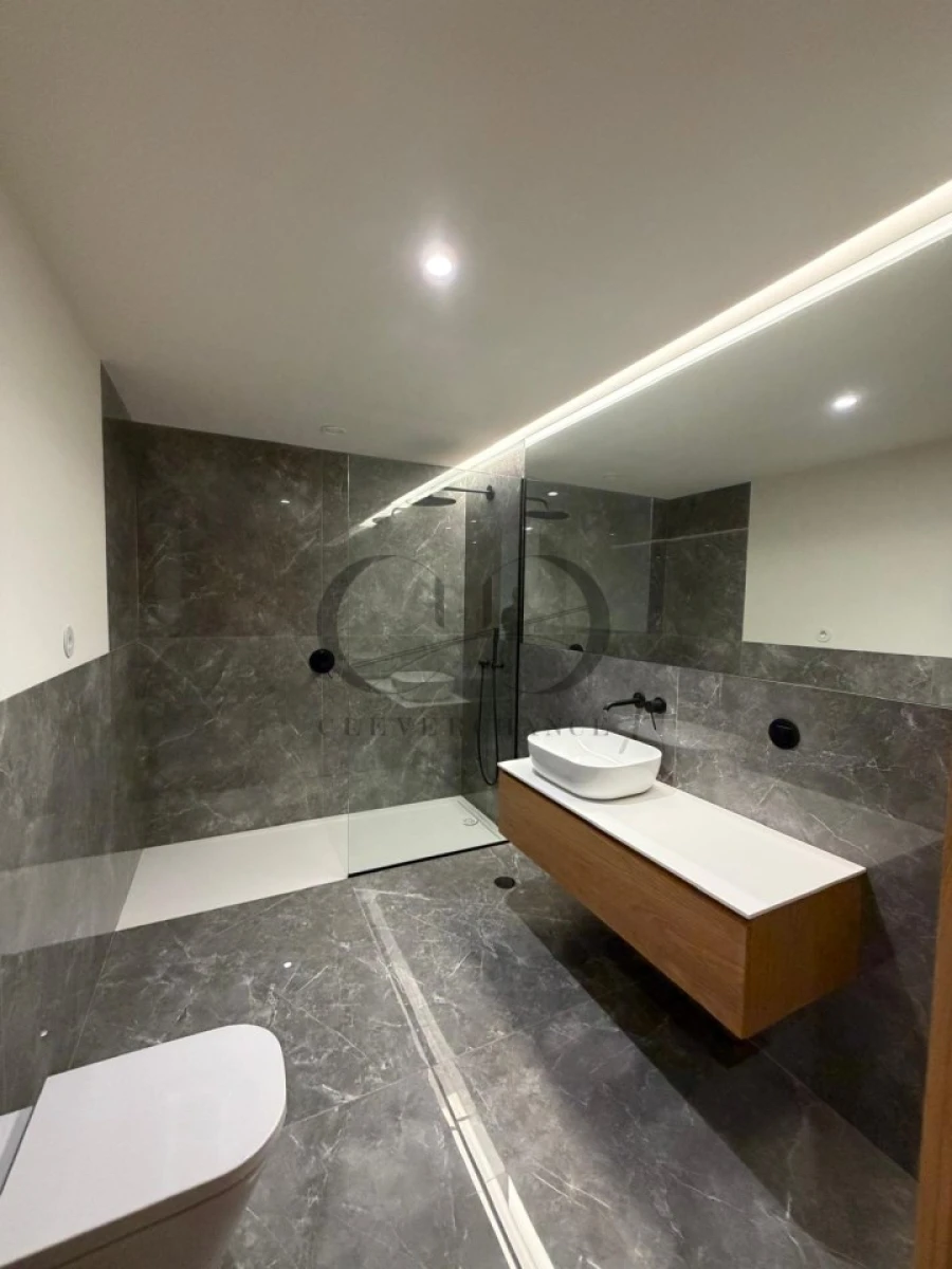Apartamento T2 para Venda em Cedofeita, Santo Ildefonso, Sé, Miragaia, São Nicolau e Vitória Foto 8