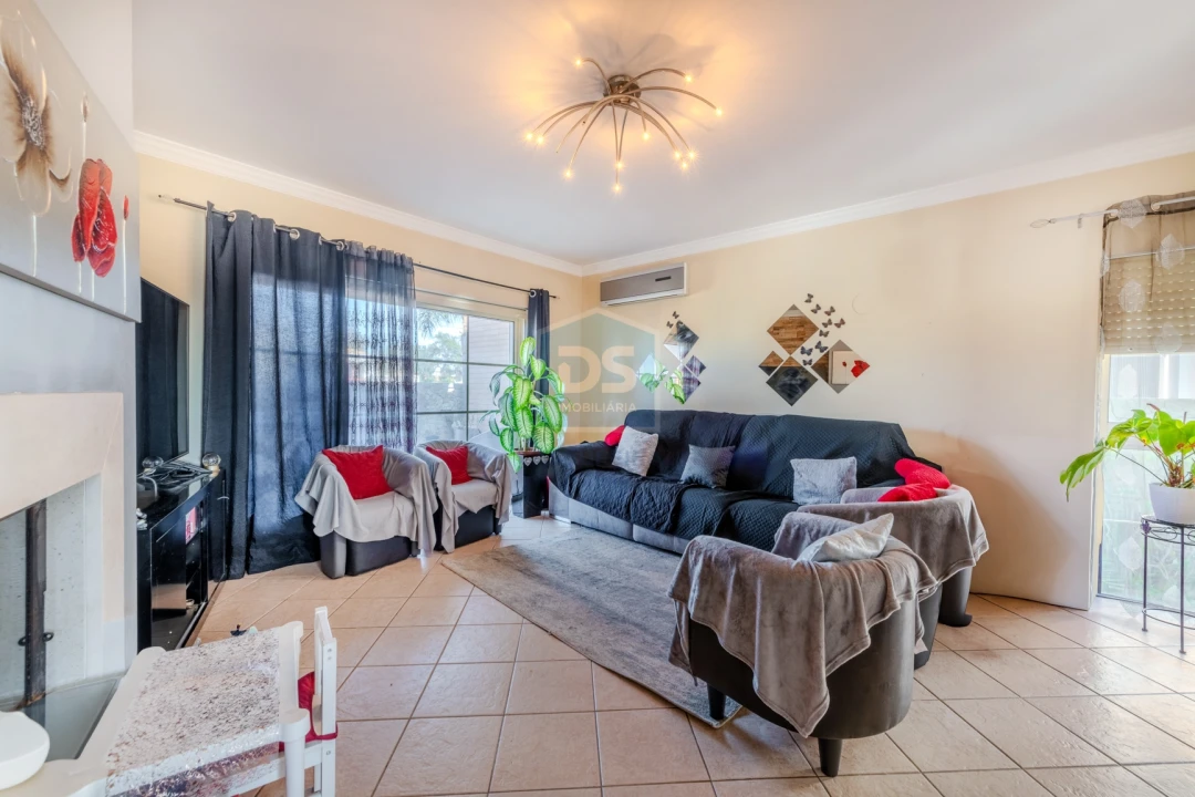 Moradia T4 para Venda em Almancil Foto 6