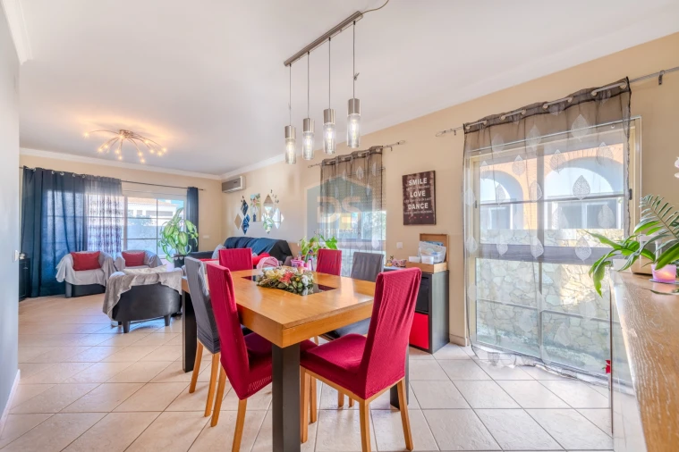 Moradia T4 para Venda em Almancil Foto 3