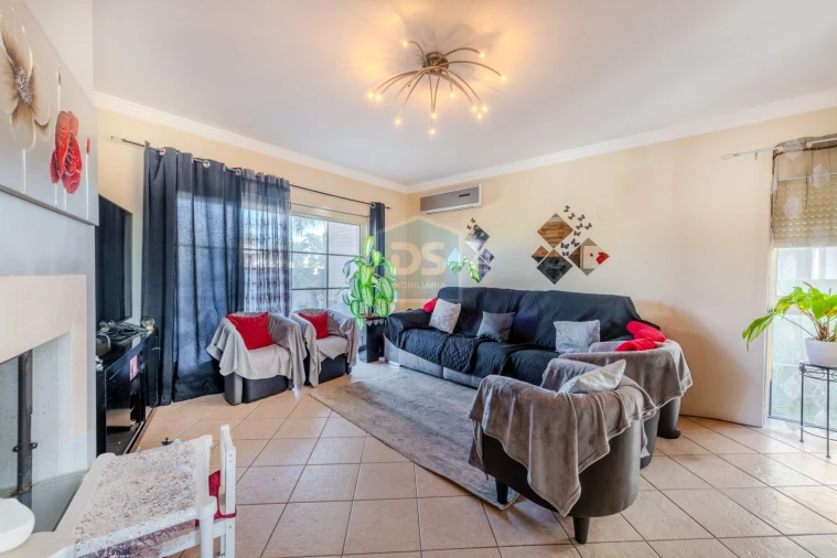 Moradia T4 para Venda em Almancil Foto 6