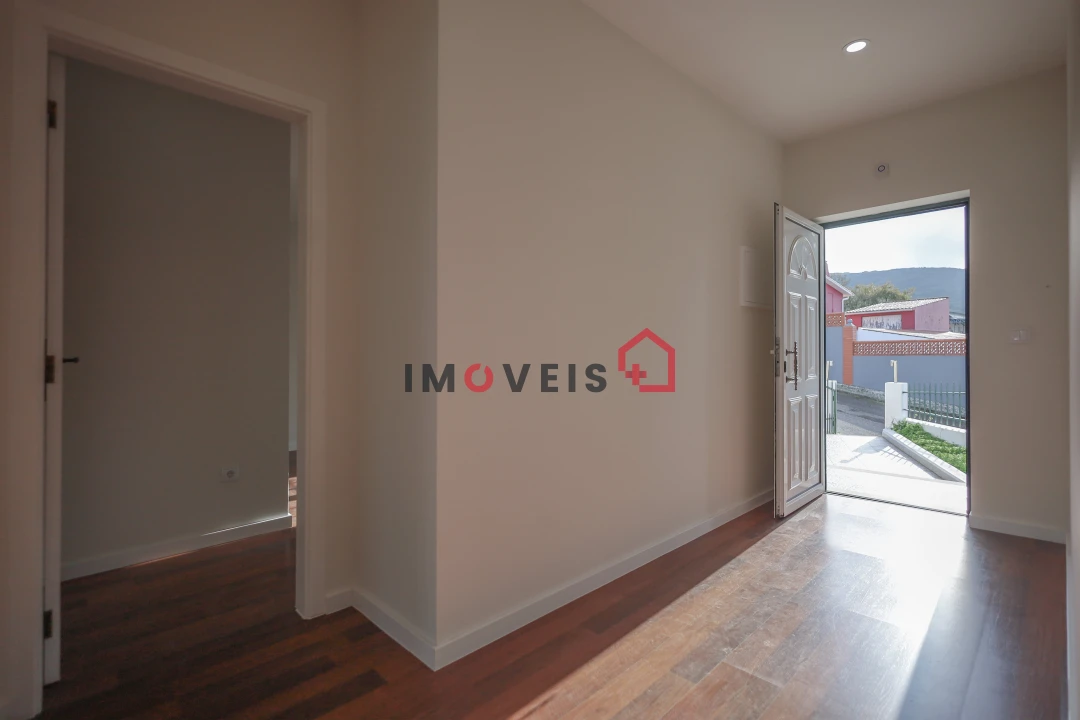 Moradia T3 para Venda em Porto de Mós - São João Baptista e São Pedro Foto 3