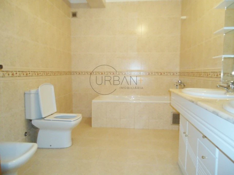 Moradia T4 para Venda em Ranhados Foto 9