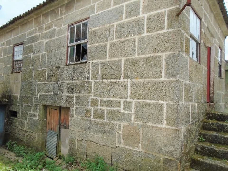 Moradia T4 para Venda em São João de Lourosa Foto 1