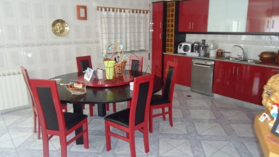 Moradia T4 para Venda em Abraveses