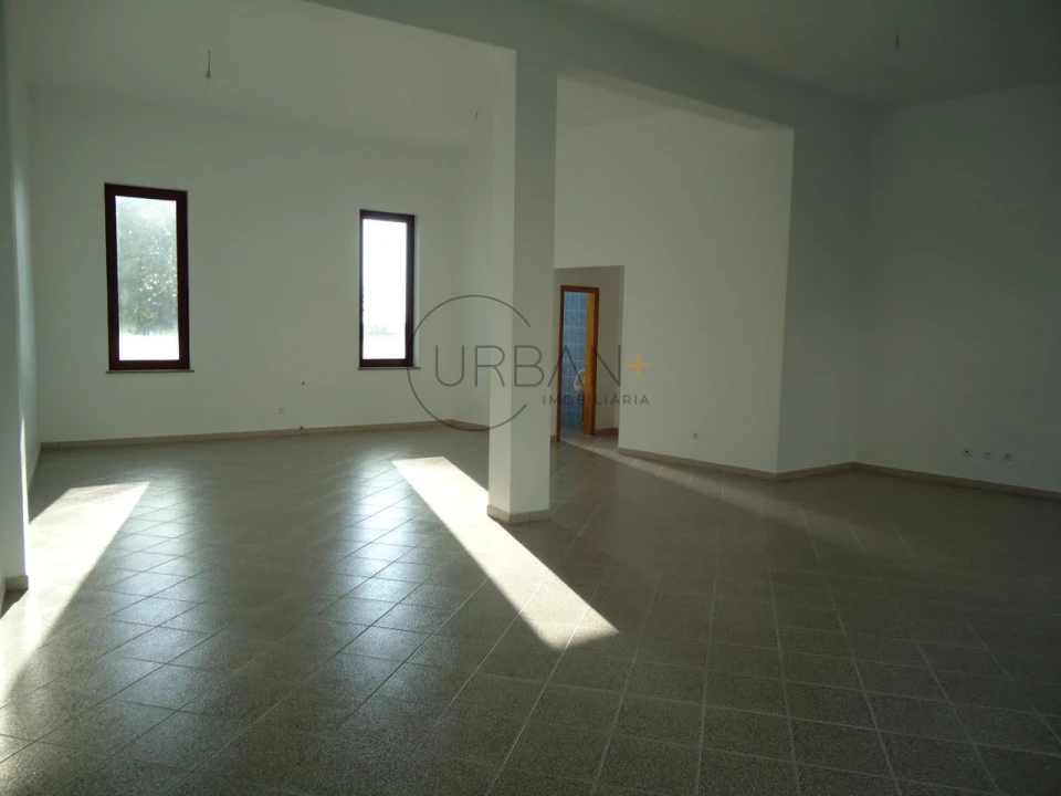 Loja para Venda em Satão Foto 1