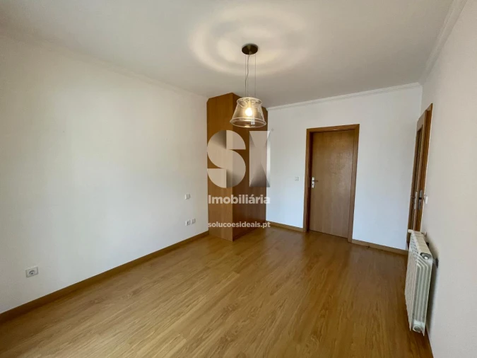 Apartamento T3 para Arrendamento em Santa Clara e Castelo Viegas Foto 21