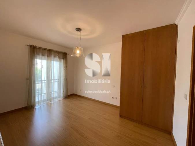 Apartamento T3 para Arrendamento em Santa Clara e Castelo Viegas Foto 20