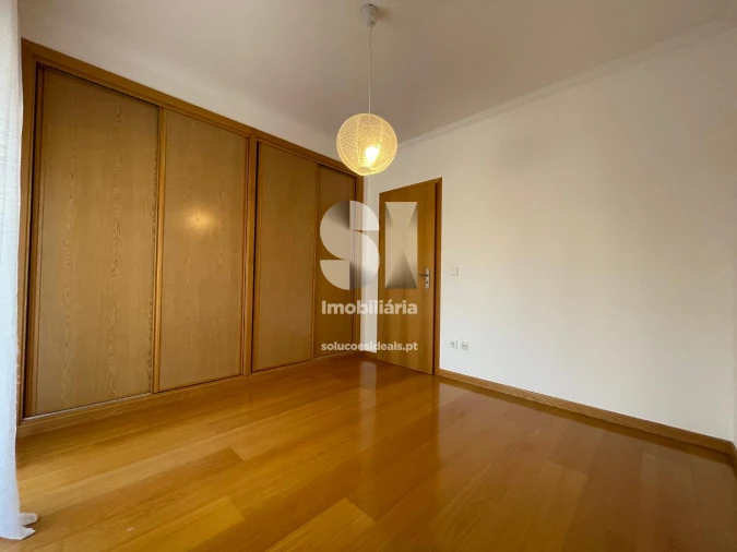 Apartamento T3 para Arrendamento em Santa Clara e Castelo Viegas Foto 17