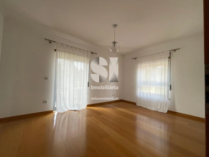 Apartamento T3 para Arrendamento em Santa Clara e Castelo Viegas Foto 10