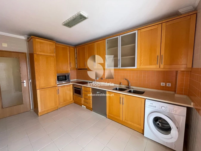 Apartamento T3 para Arrendamento em Santa Clara e Castelo Viegas Foto 6