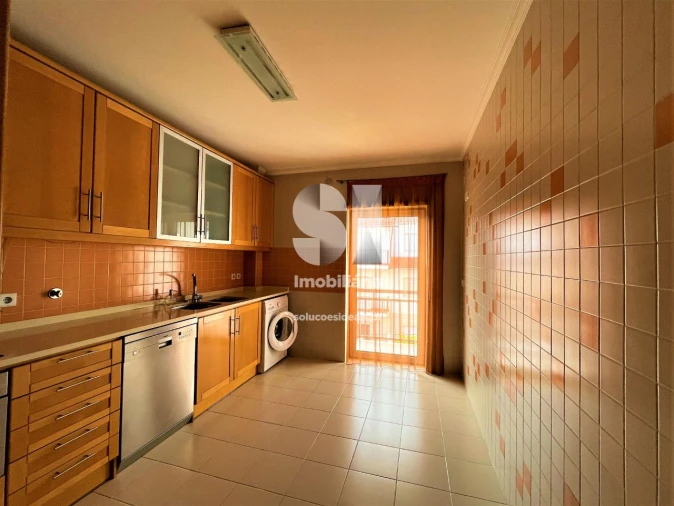 Apartamento T3 para Arrendamento em Santa Clara e Castelo Viegas Foto 5