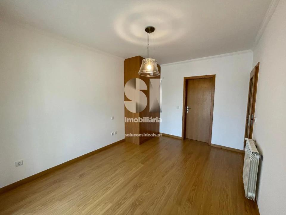 Apartamento T3 para Arrendamento em Santa Clara e Castelo Viegas Foto 21