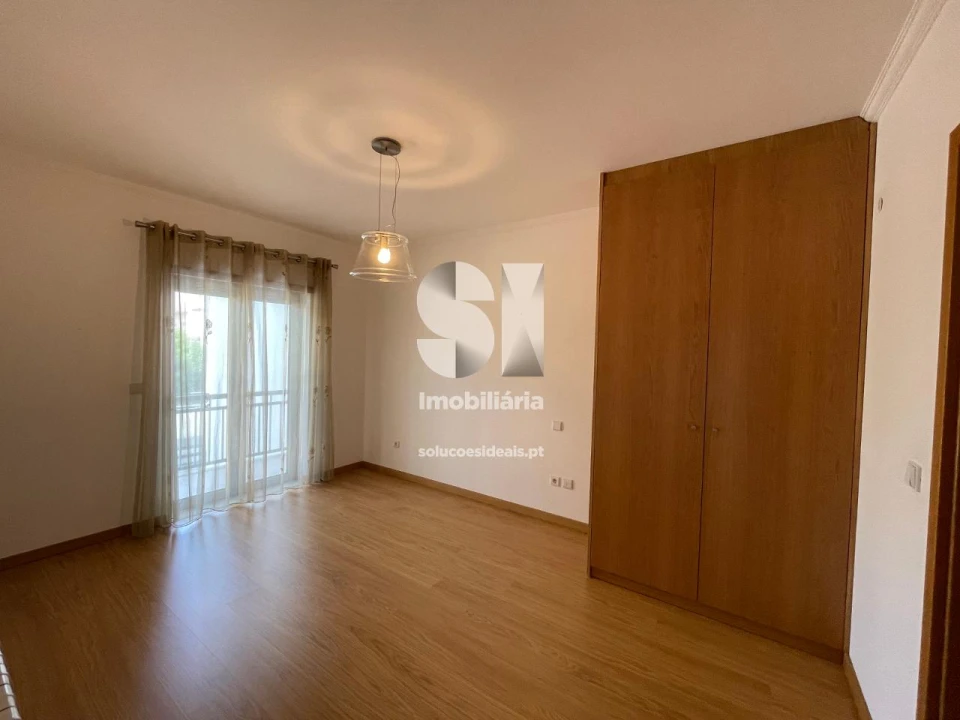 Apartamento T3 para Arrendamento em Santa Clara e Castelo Viegas Foto 20