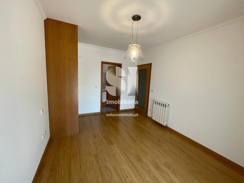 Apartamento T3 para Arrendamento em Santa Clara e Castelo Viegas Foto 19