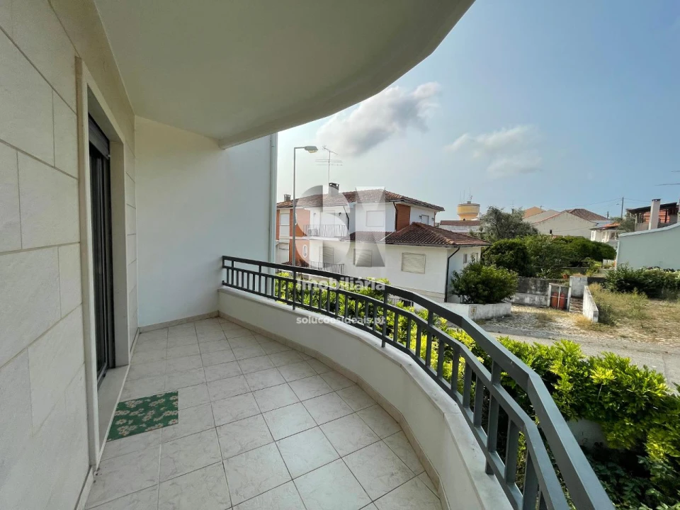 Apartamento T3 para Arrendamento em Santa Clara e Castelo Viegas Foto 12