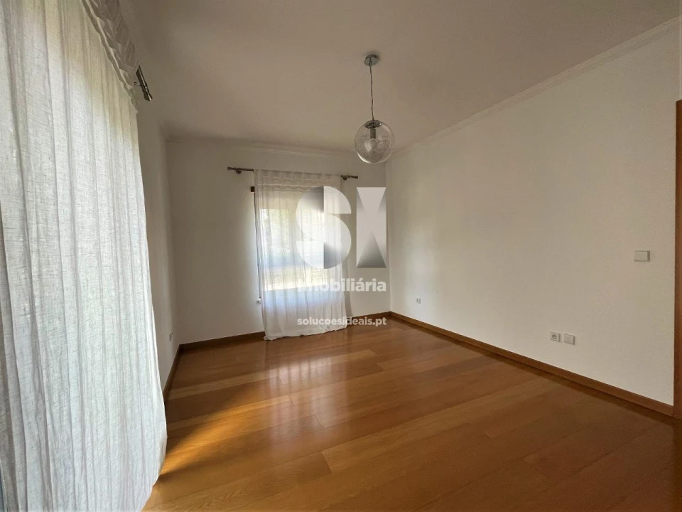 Apartamento T3 para Arrendamento em Santa Clara e Castelo Viegas Foto 11
