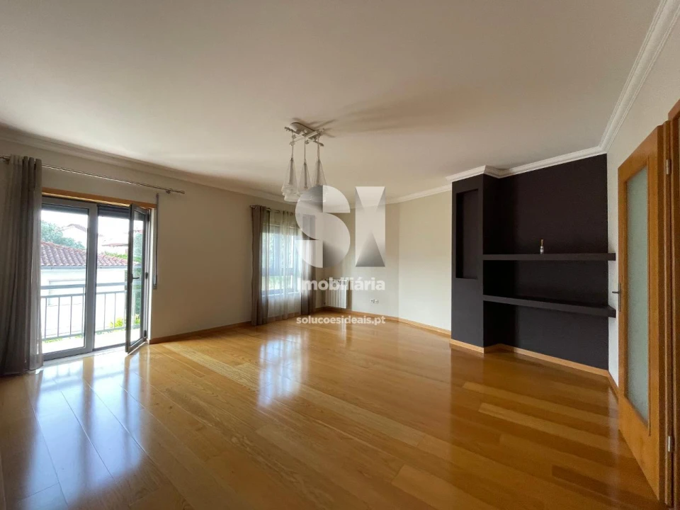 Apartamento T3 para Arrendamento em Santa Clara e Castelo Viegas Foto 3