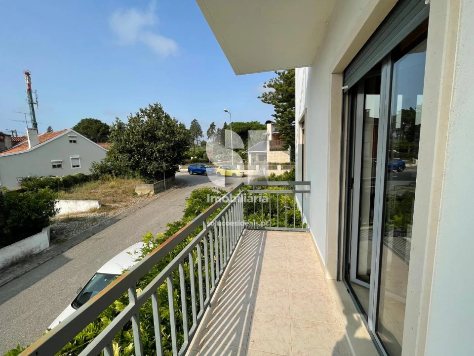 Apartamento T3 para Arrendamento em Santa Clara e Castelo Viegas Foto 9