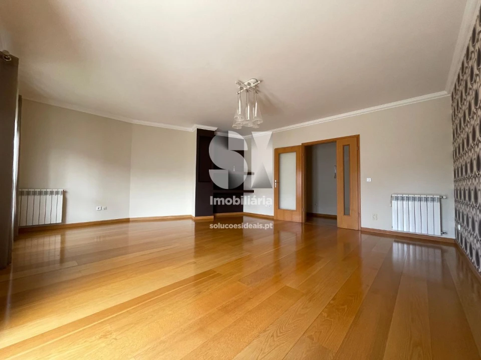 Apartamento T3 para Arrendamento em Santa Clara e Castelo Viegas Foto 1