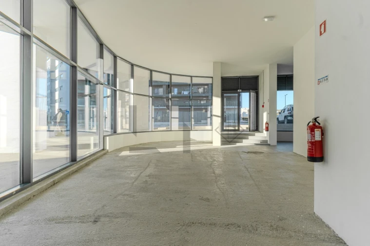 Loja para Arrendamento em Lumiar Foto 2