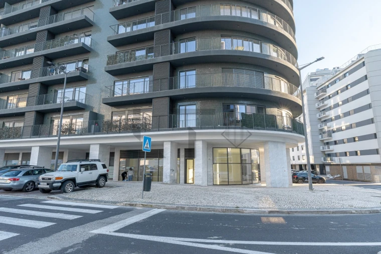 Loja para Arrendamento em Lumiar Foto 7