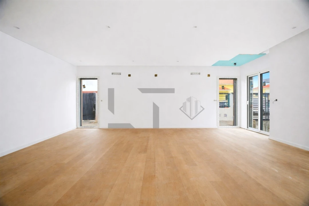 Moradia T3 para Venda em São Domingos de Rana Foto 11