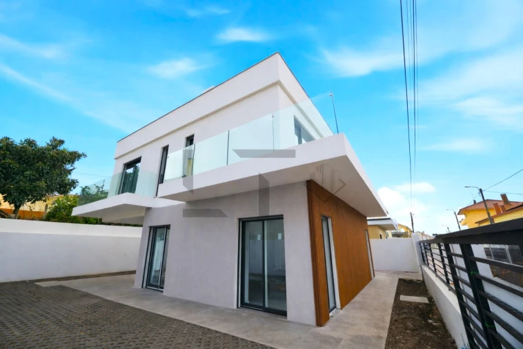 Moradia T3 para Venda em São Domingos de Rana Foto 1