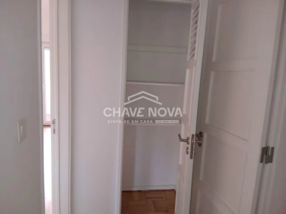 Apartamento T2 para Arrendamento em Campo de Ourique Foto 9
