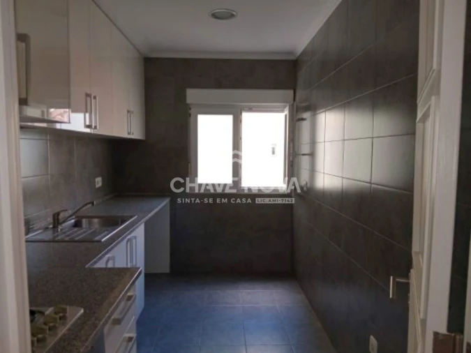 Apartamento T2 para Arrendamento em Campo de Ourique Foto 3