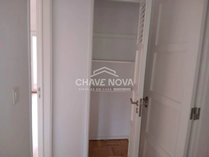 Apartamento T2 para Arrendamento em Campo de Ourique Foto 9