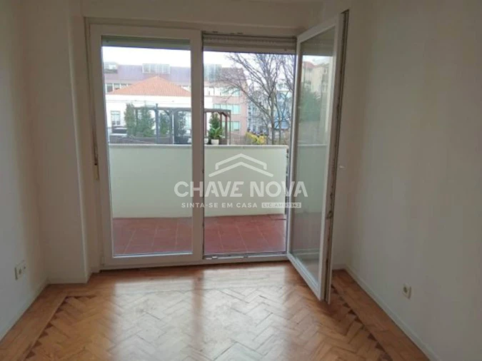 Apartamento T2 para Arrendamento em Campo de Ourique Foto 11