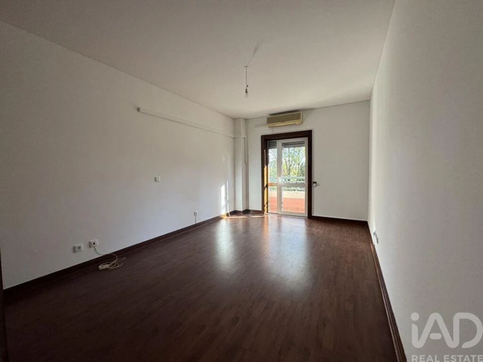 Apartamento T3 para Arrendamento em Lumiar Foto 12