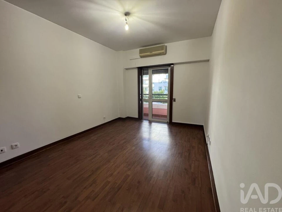 Apartamento T3 para Arrendamento em Lumiar Foto 14