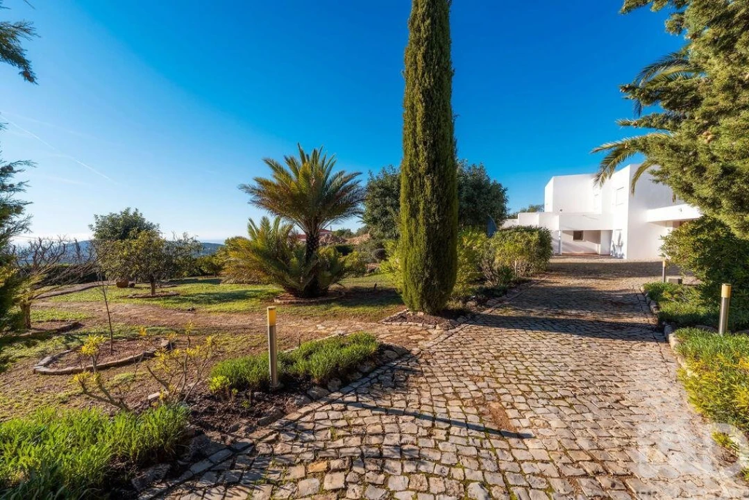 Moradia T3 para Venda em Santa Barbara de Nexe Foto 8