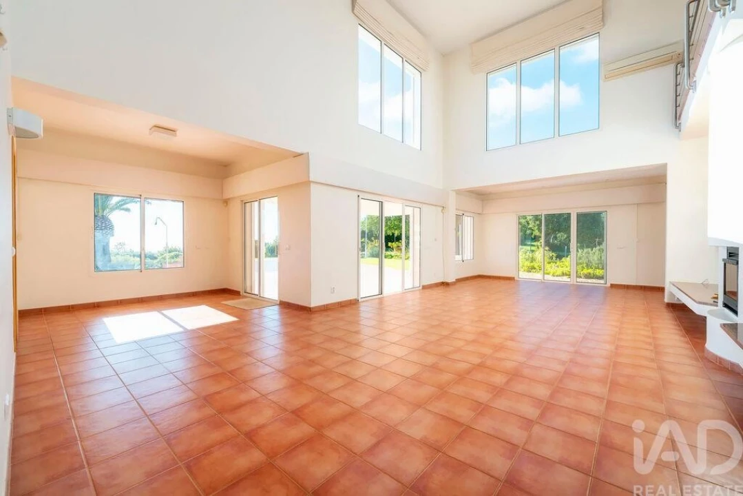 Moradia T3 para Venda em Santa Barbara de Nexe Foto 13