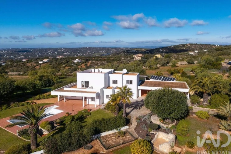 Moradia T3 para Venda em Santa Barbara de Nexe Foto 1