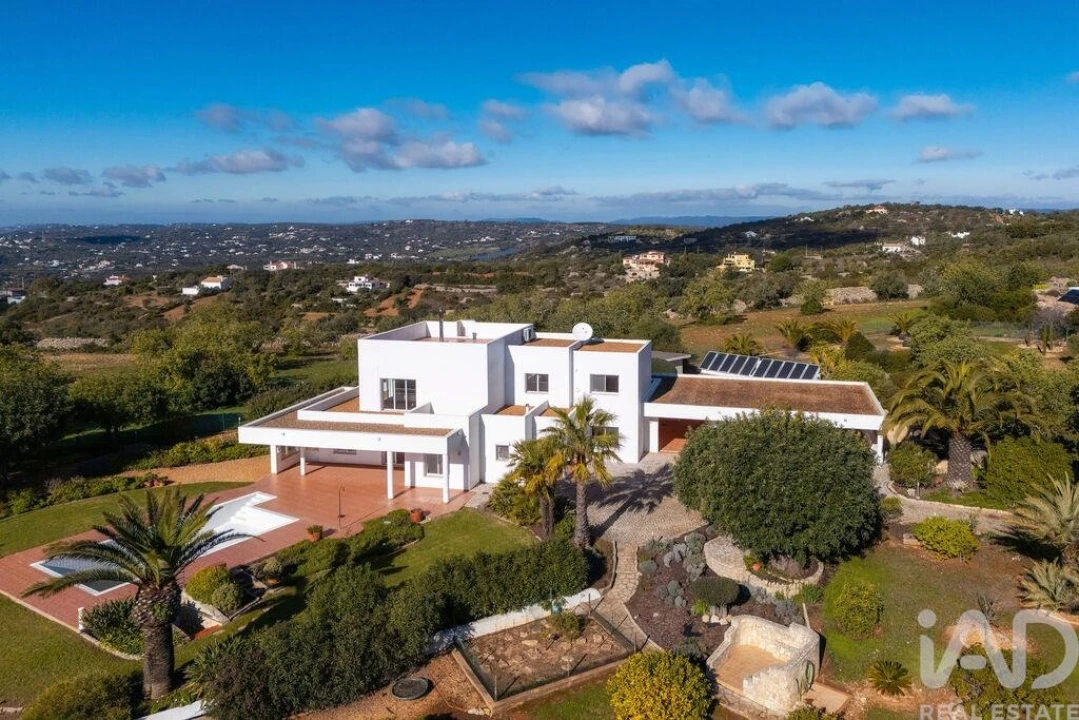 Moradia T3 para Venda em Santa Barbara de Nexe Foto 1