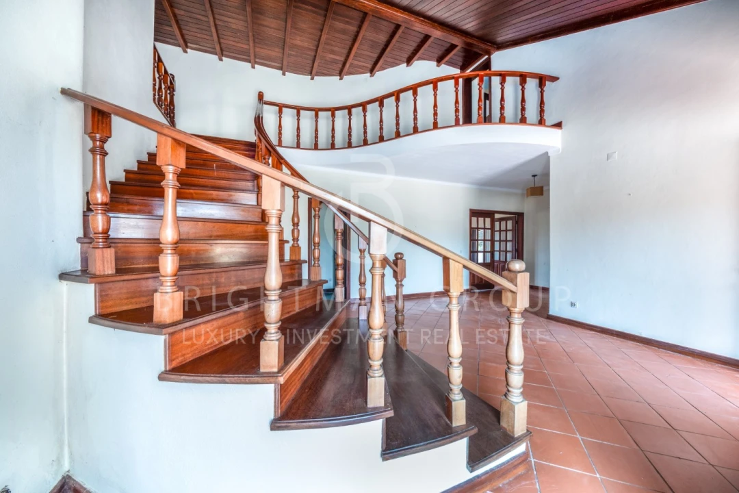 Moradia T6 para Venda em Olho Marinho Foto 46