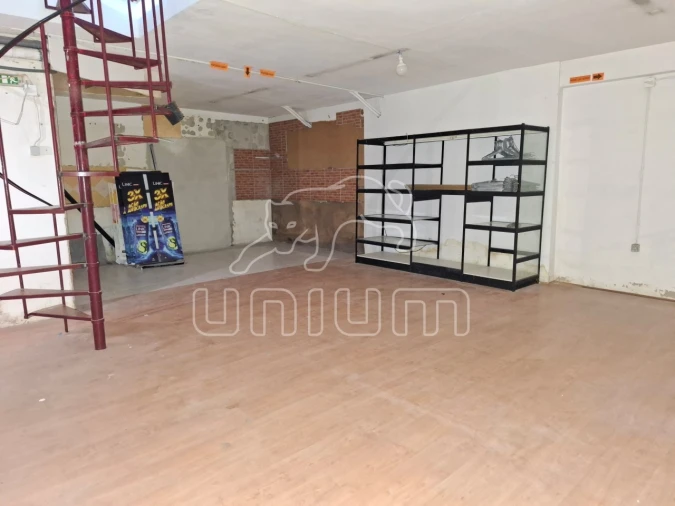 Loja para Arrendamento em Darque Foto 6