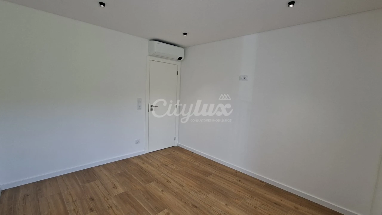 Apartamento T2 para Venda em Alcabideche Foto 8