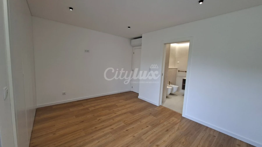 Apartamento T2 para Venda em Alcabideche Foto 14