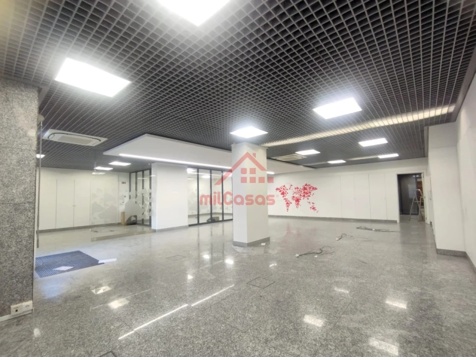 Loja para Arrendamento em Santa Maria, São Pedro e Matacães Foto 4