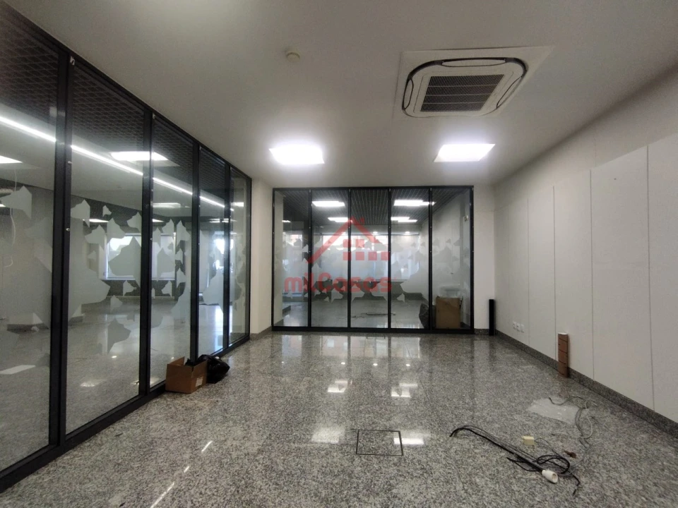 Loja para Arrendamento em Santa Maria, São Pedro e Matacães Foto 8