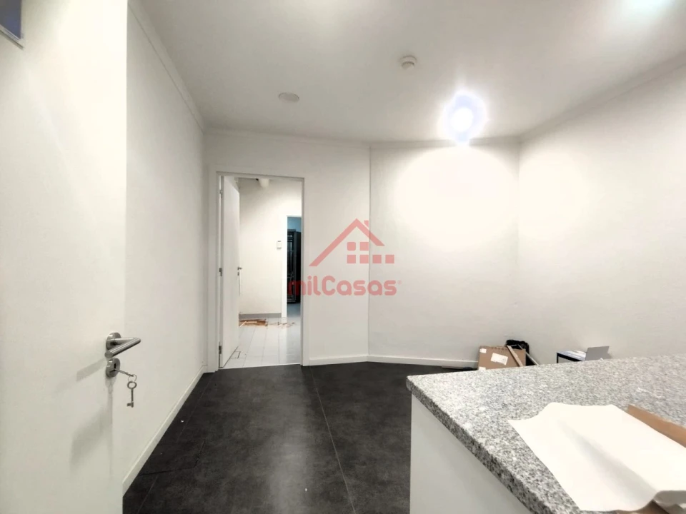 Loja para Arrendamento em Santa Maria, São Pedro e Matacães Foto 13