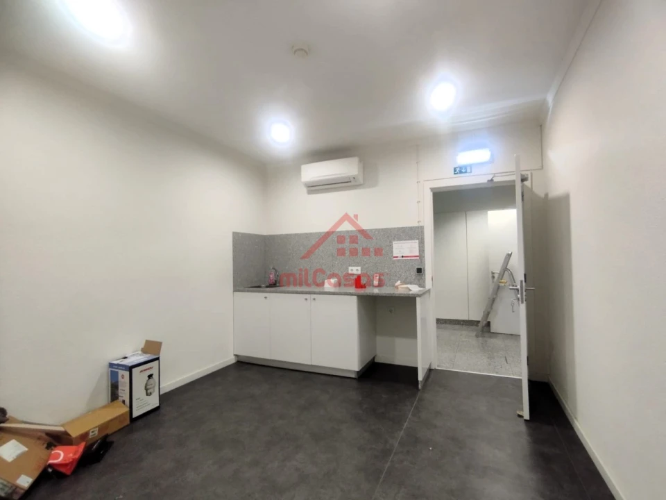 Loja para Arrendamento em Santa Maria, São Pedro e Matacães Foto 14