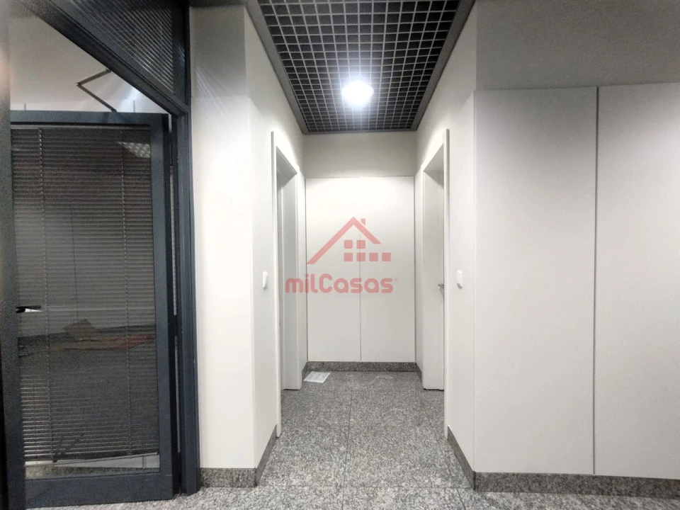 Loja para Arrendamento em Santa Maria, São Pedro e Matacães Foto 19