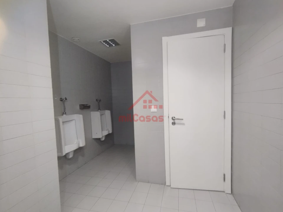 Loja para Arrendamento em Santa Maria, São Pedro e Matacães Foto 23